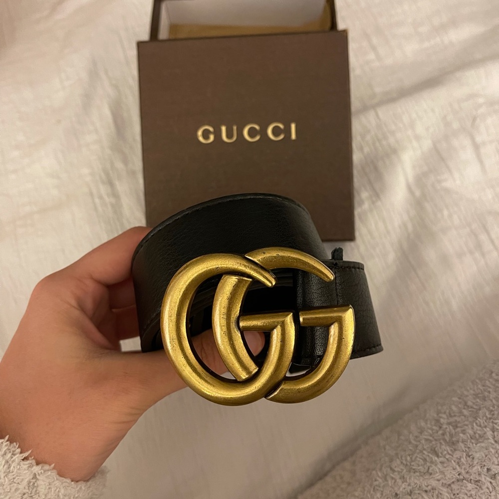 Black leather Gucci belt